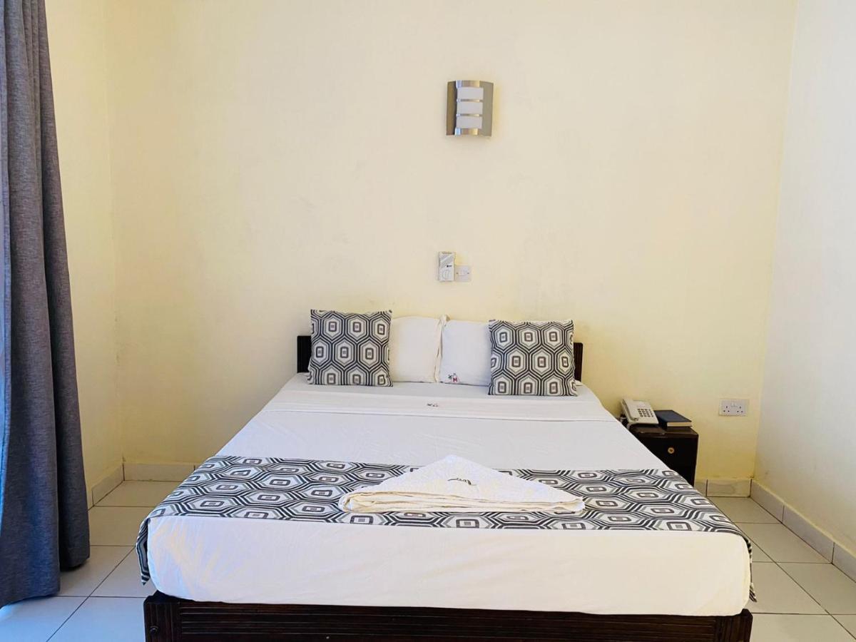 Merry Villa Hotel & Apartments Mombasa Exteriör bild